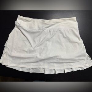 Lululemon Pace Setter Skirt - Size 8- Rare find! Special order
Tall (White)